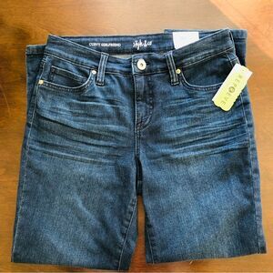 STYLE & CO. WOMENS SIZE 4P CURVY GIRLFRIEND JEANS MID RISE, SLIMMING POCKET